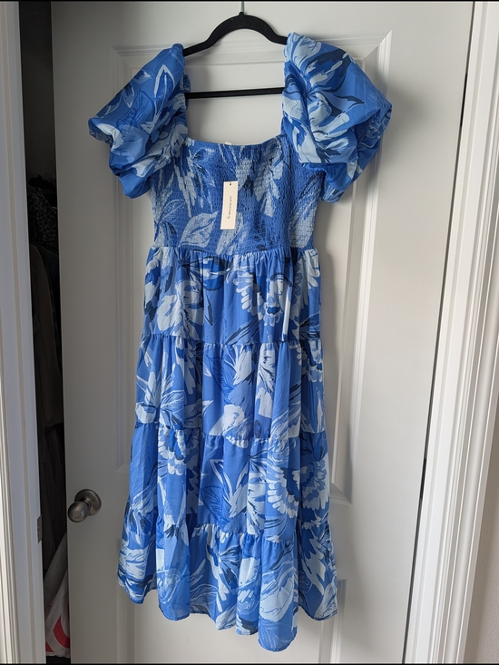 Francesca's Collections Dresses & Skirts - NEW Blue Floral Puff-Sleeve Midi Dress